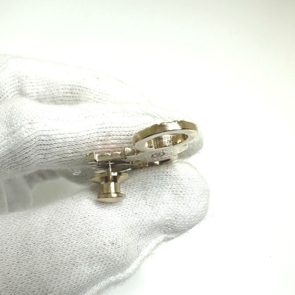 CHANEL Gold Brooch - Picture 6 of 8